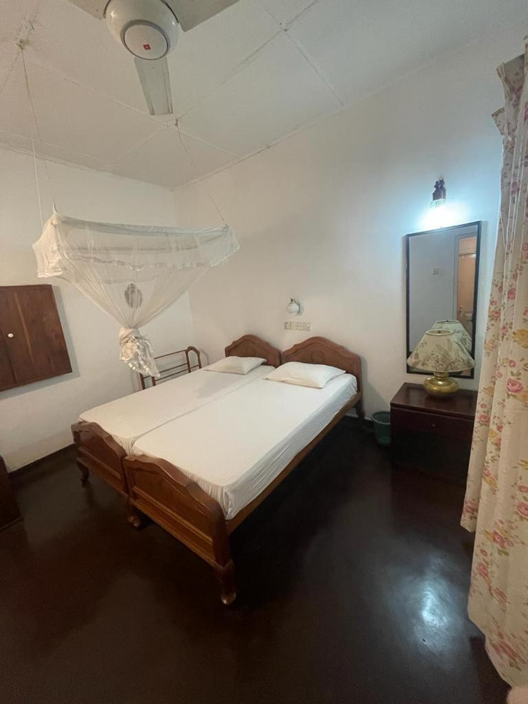 Kandy Inn Madugalle'S Family Guest House Exteriör bild