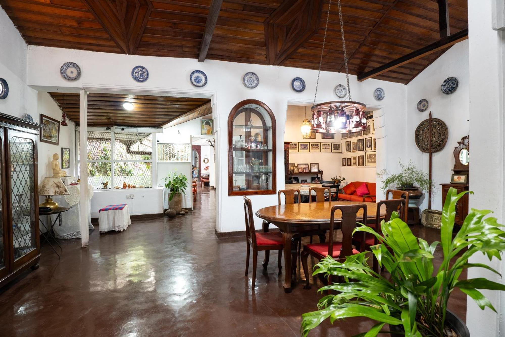 Kandy Inn Madugalle'S Family Guest House Exteriör bild