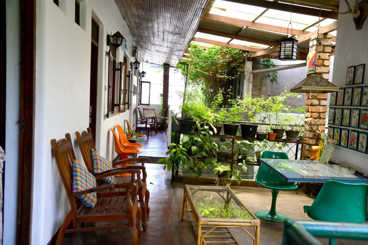Kandy Inn Madugalle'S Family Guest House Exteriör bild