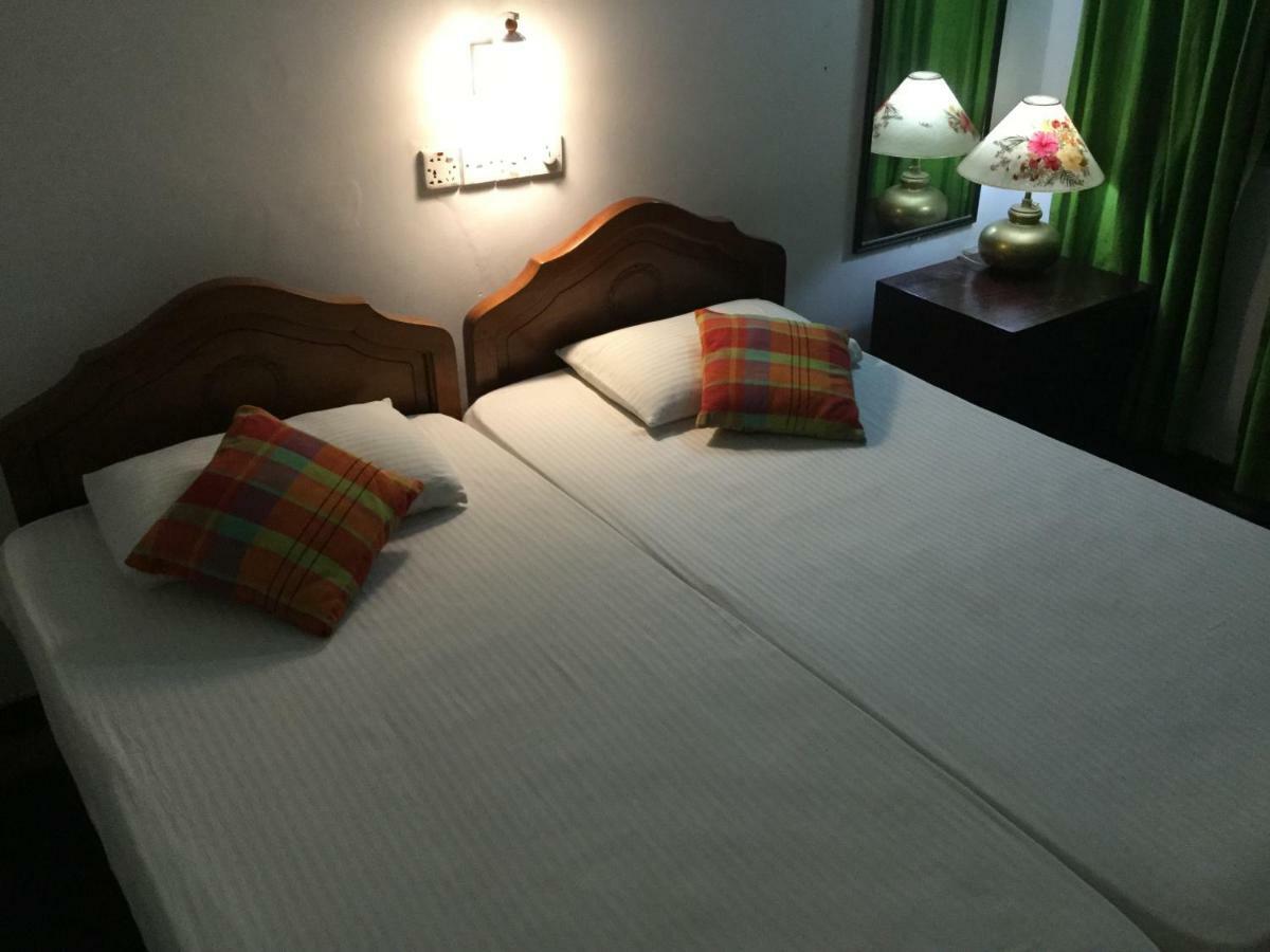 Kandy Inn Madugalle'S Family Guest House Exteriör bild